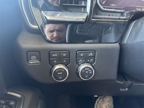 Certified 2024 GMC Sierra 2500 SLT w/ SLT Premium Package image 18