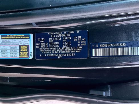 Used 2025 Kia Carnival FWD image 34