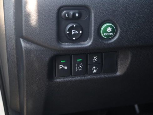 Used 2018 Honda Pilot Touring image 14