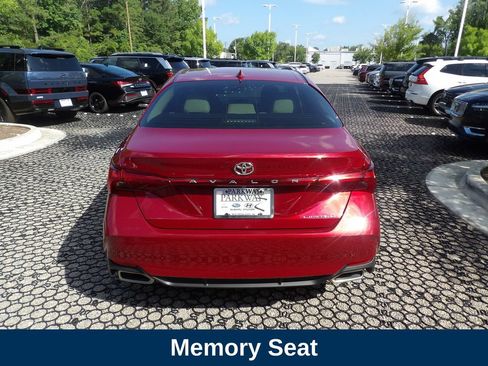 Used 2020 Toyota Avalon Limited FWD image 7
