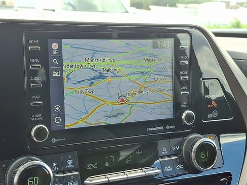 Used 2020 Toyota Highlander XLE image 18