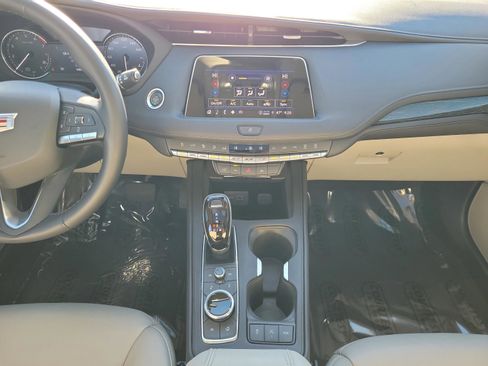 Used 2022 Cadillac XT4 Premium Luxury w/ Enhanced Visibility Package image 19