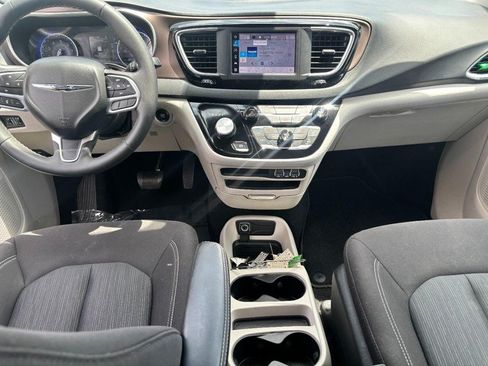Used 2023 Chrysler Voyager LX FWD image 12