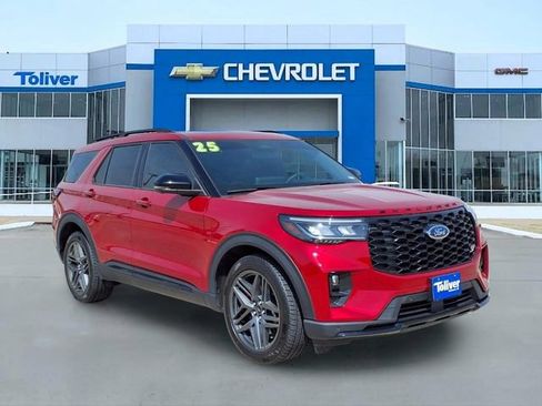 Used 2025 Ford Explorer ST AWD/4WD image 2