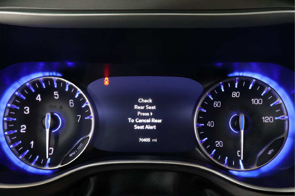 Used 2024 Chrysler Pacifica Touring-L FWD image 13