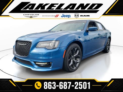 Used 2022 Chrysler 300 Touring L RWD image 3