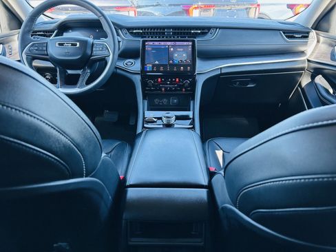 Used 2023 Jeep Grand Cherokee Limited w/ Luxury Tech Group II image 27