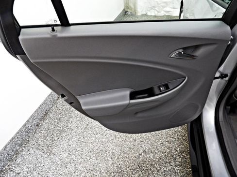 Used 2018 Chevrolet Volt LT w/ Comfort Package image 9