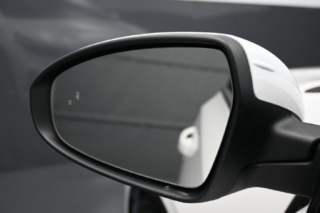 Used 2024 Kia Forte LXS w/ LXS Technology Package FWD image 4