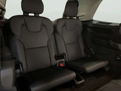 Used 2025 Volvo XC90 B5 Core AWD/4WD image 92