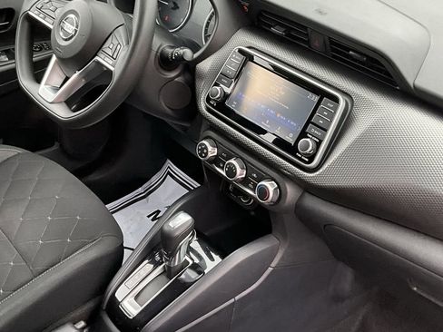 Used 2020 Nissan Kicks S image 11