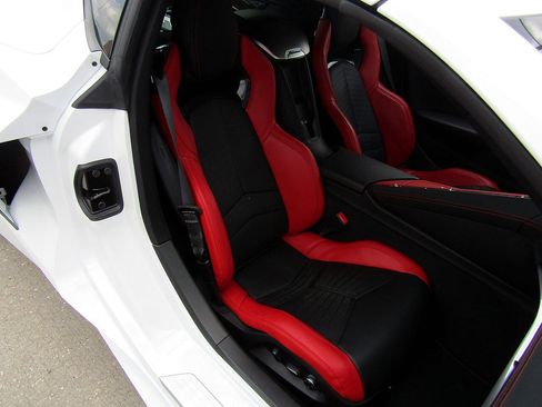 Used 2021 Chevrolet Corvette Stingray Preferred Cpe w/ Z51 Performance Package image 12