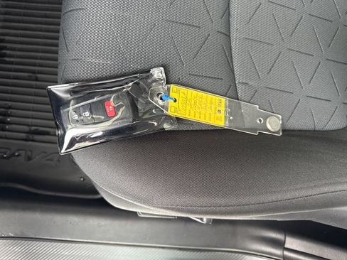 Used 2025 Toyota RAV4 XLE FWD image 34