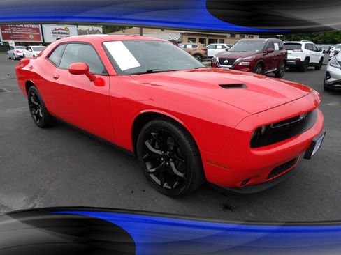 Used 2018 Dodge Challenger SXT Plus RWD image 3