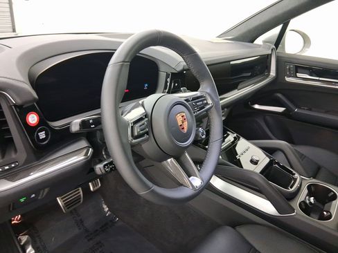 Certified 2026 Porsche Cayenne GTS image 4