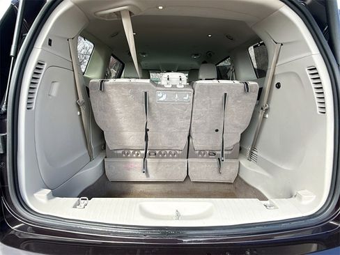 Used 2018 Chrysler Pacifica Touring-L image 30