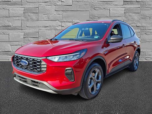 Certified 2025 Ford Escape ST-Line w/ Tech Pack #1 AWD/4WD image 4