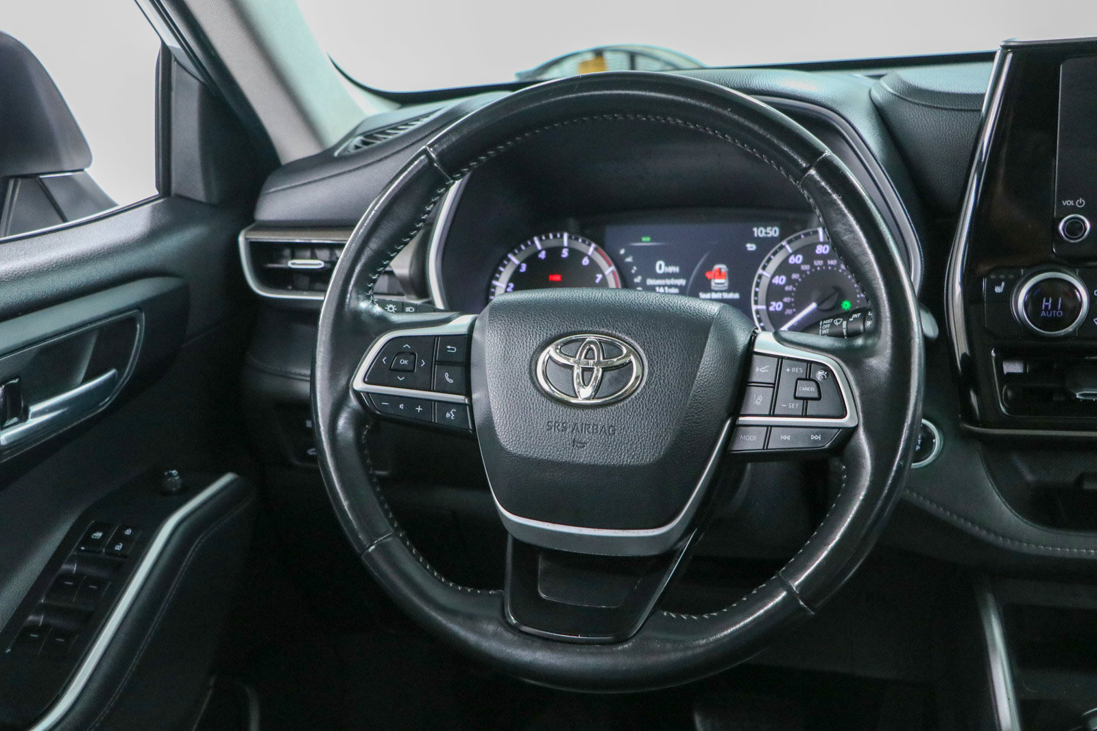 Used 2023 Toyota Highlander XLE FWD image 12
