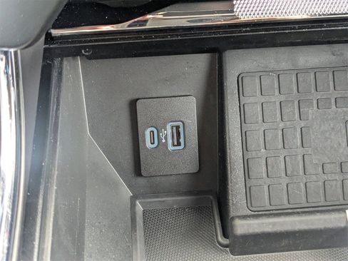 Used 2022 Ford F150 Lariat image 24