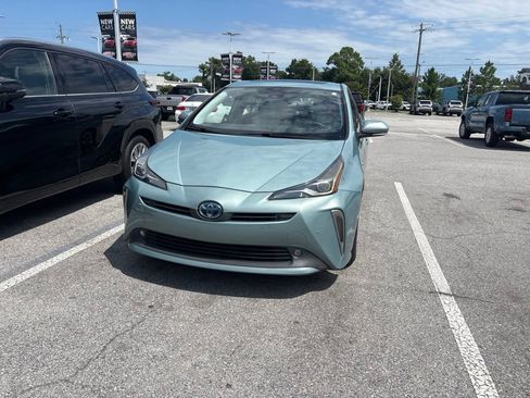 Used 2022 Toyota Prius Limited w/ Premium Convenience Package FWD image 4