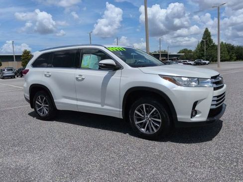 Used 2017 Toyota Highlander XLE AWD/4WD image 2