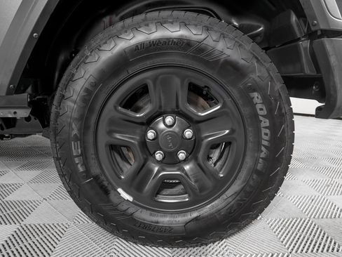 Used 2025 Jeep Wrangler Sport AWD/4WD image 27