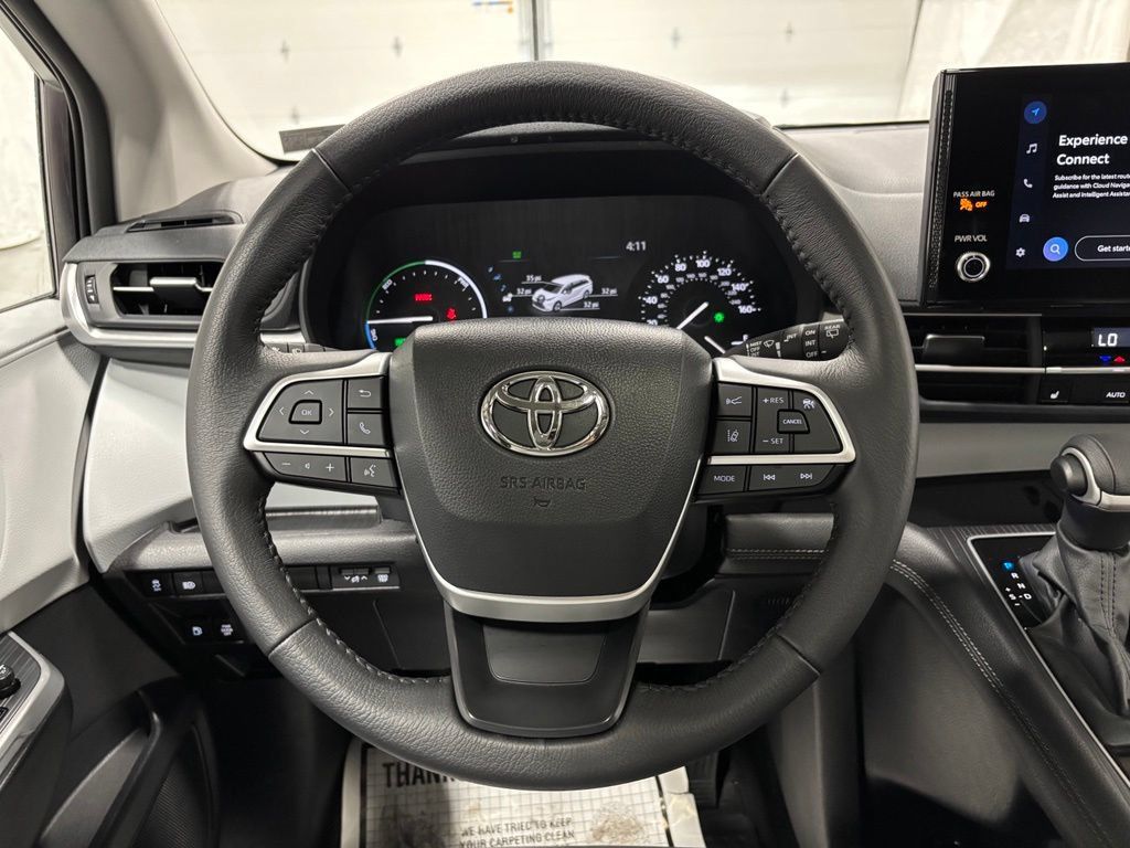 Used 2026 Toyota Sienna XLE AWD/4WD image 18