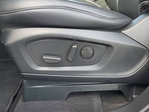 Used 2024 Ford Explorer XLT w/ Equipment Group 202A image 9