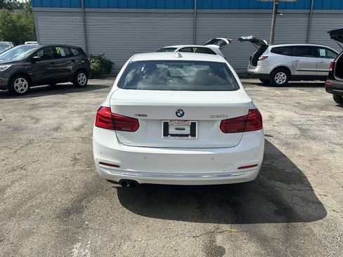 Used 2017 BMW 330i xDrive Sedan AWD/4WD image 11