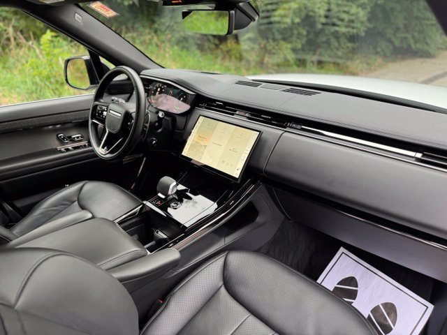 Used 2025 Land Rover Range Rover Sport Dynamic SE AWD/4WD image 19