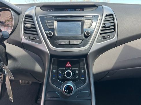 Used 2015 Hyundai Elantra SE w/ Option Group 02 FWD image 14