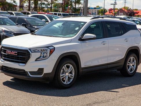 Used 2023 GMC Terrain SLE w/ Driver Convenience Package image 9