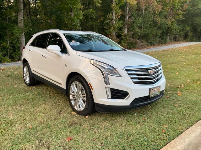 Used 2017 Cadillac XT5 Premium Luxury w/ Driver Assist Package AWD/4WD image 3