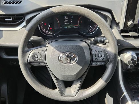 Used 2025 Toyota RAV4 XLE FWD image 15