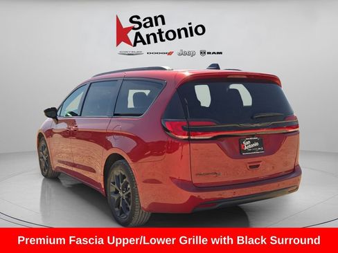 New 2026 Chrysler Pacifica Select w/ S Appearance Package image 6