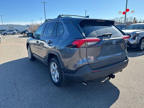 Used 2021 Toyota RAV4 LE image 6