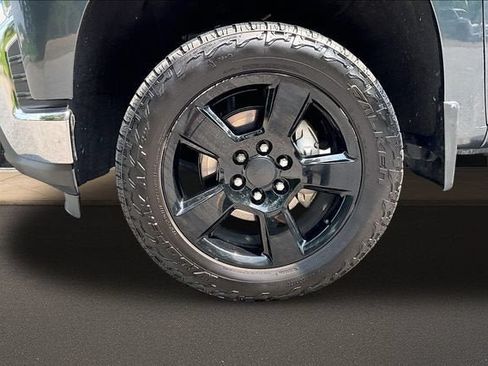 Used 2022 Chevrolet Silverado 1500 LT AWD/4WD image 8