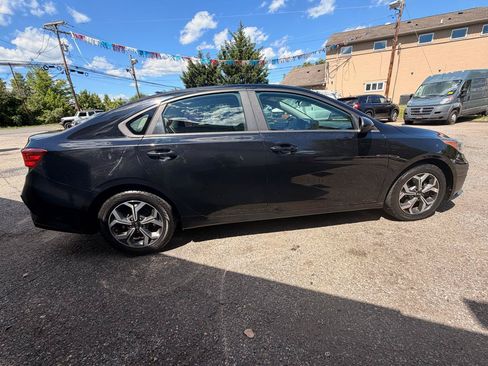 Used 2019 Kia Forte LXS FWD image 8