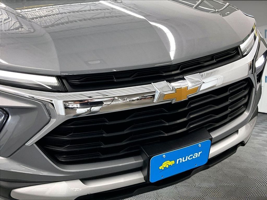 Used 2025 Chevrolet TrailBlazer LT AWD/4WD image 29