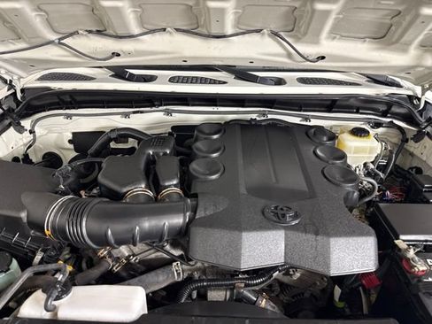 Used 2013 Toyota FJ Cruiser 4WD w/ Upgrade Pkg image 12