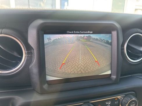 Used 2019 Jeep Wrangler Unlimited Sahara image 6