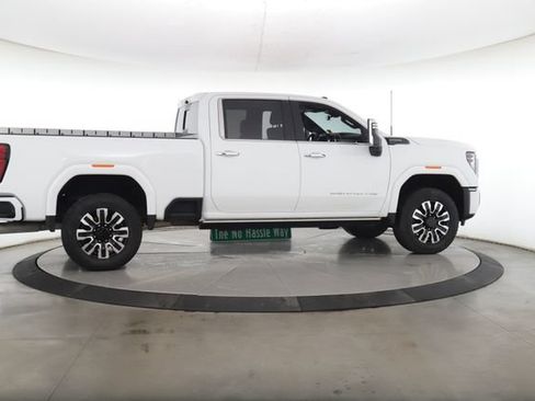 Used 2025 GMC Sierra 2500 Denali Ultimate AWD/4WD image 6