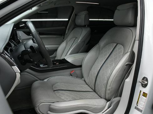 Used 2018 Audi S8 Plus w/ Dynamic Package AWD/4WD image 25