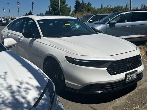 Used 2025 Honda Accord Sport image 2