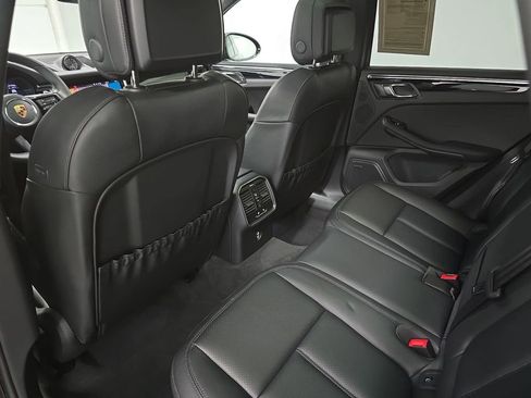 Certified 2025 Porsche Macan AWD/4WD image 28