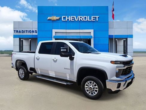 Used 2025 Chevrolet Silverado 2500 LT w/ Convenience Package AWD/4WD image 2
