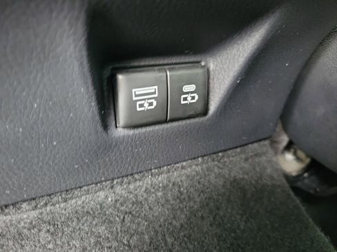 Used 2025 Toyota Camry SE image 12