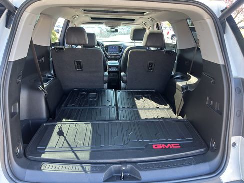 Used 2022 GMC Acadia AT4 w/ Technology Package image 13