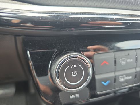 Used 2025 Jeep Compass Trailhawk AWD/4WD image 15