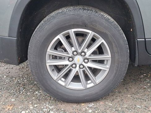 Used 2023 Chevrolet Traverse LT image 34